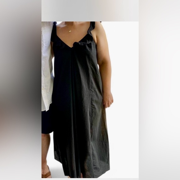 H&M Black maxi dress with ruffle details, V-neck #glamour - Picture 3 of 3